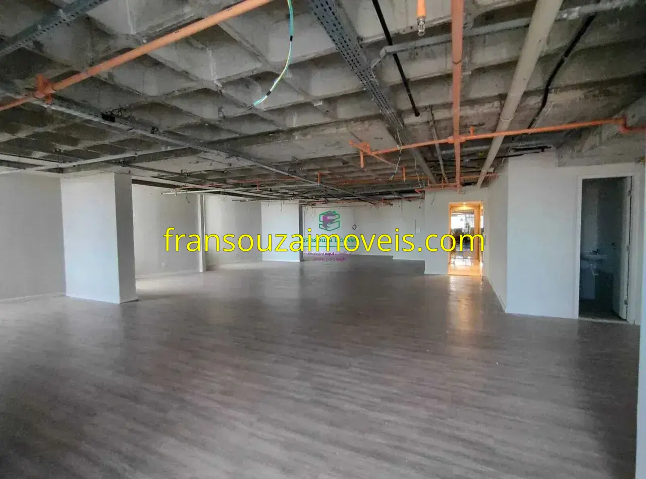 Sala comercial para alugar na Tancredo Neves no Caminho das Árvores em Salvado-BA